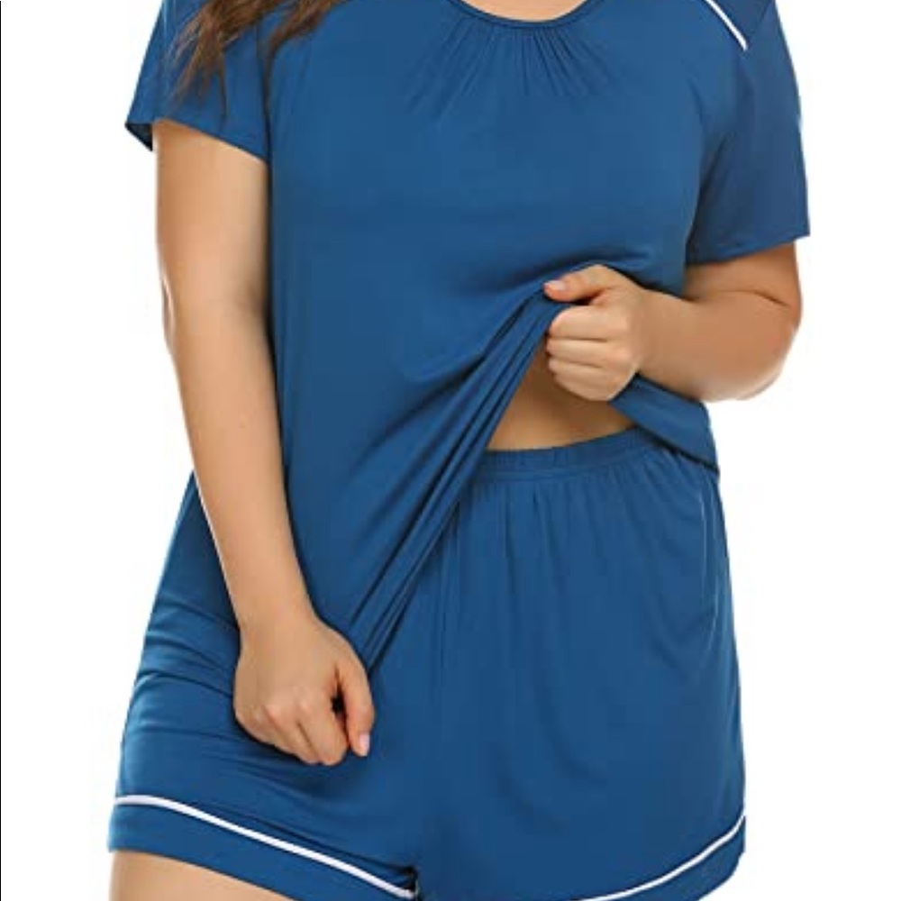 EUC In’Voland Super Soft & Cool Pajama Top & Shorts Set in Light Blue, Size 22W